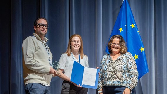 Überreichen des Awards