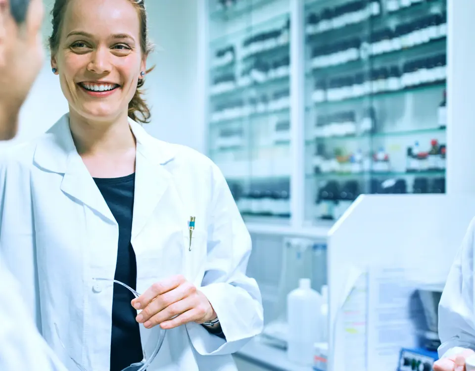 Drei Ärzt:innen im Gespräch