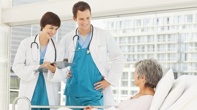 Ärzte und Patientin